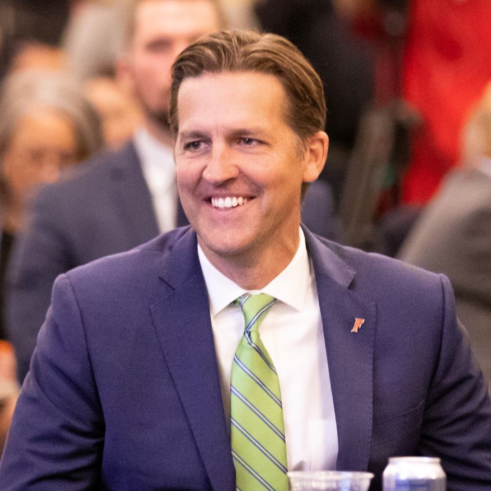 Ben Sasse, Presiden Kontroversial University of Florida, Mengumumkan Pengunduran Diri